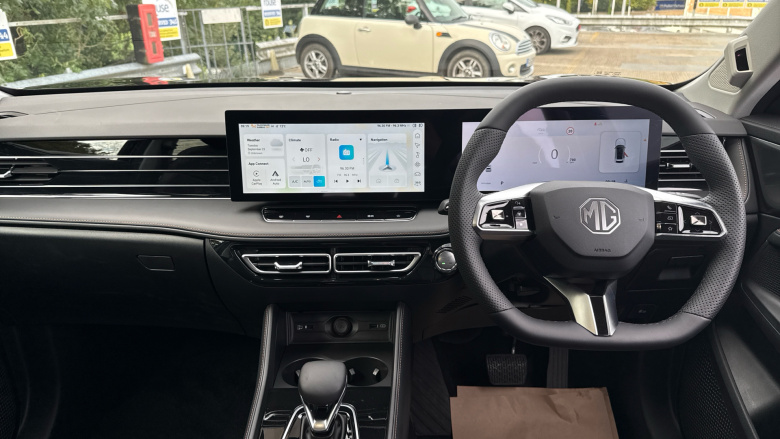 MG HS 1.5 T-GDI Trophy 5dr DCT Petrol Hatchback